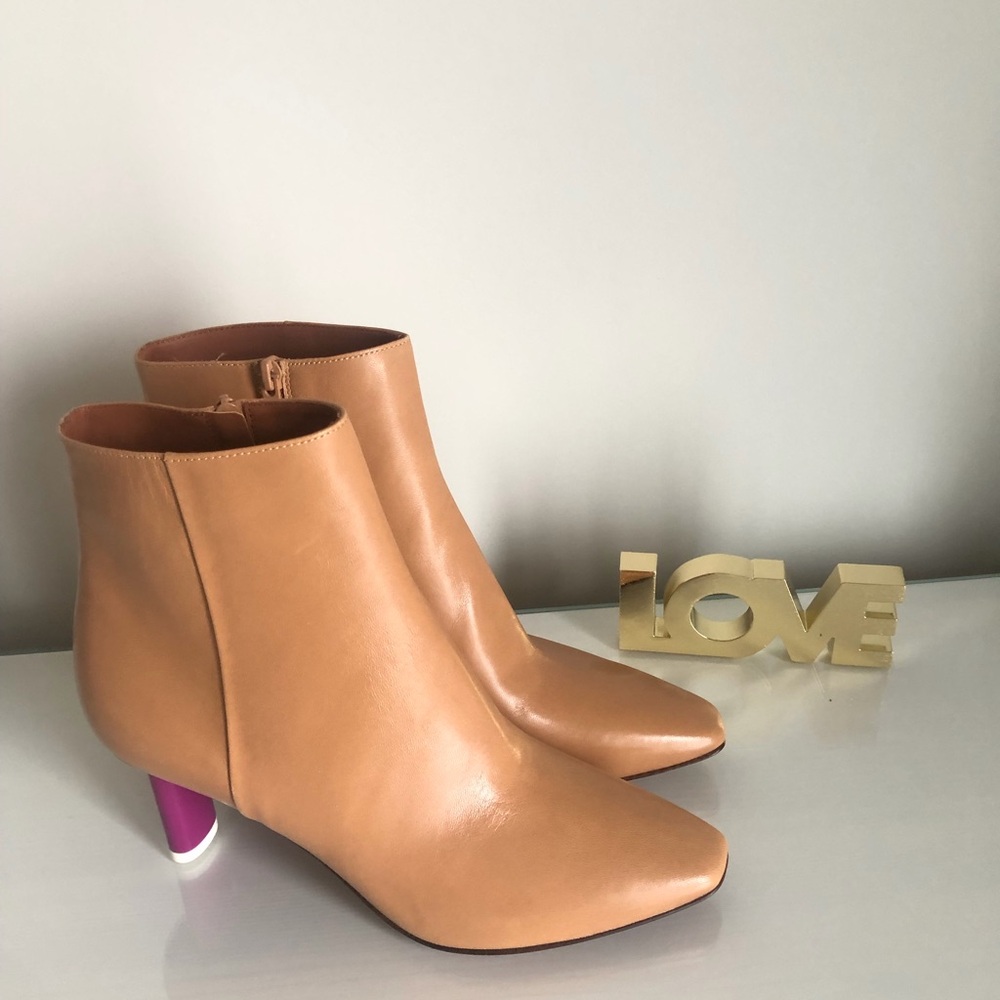 Elegant Tan Ankle Boots with Pink Heel